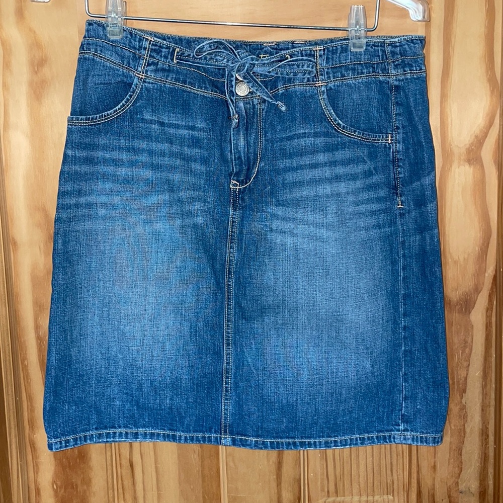 Old Navy Mid Rise- Jean Skirt 6 Petite